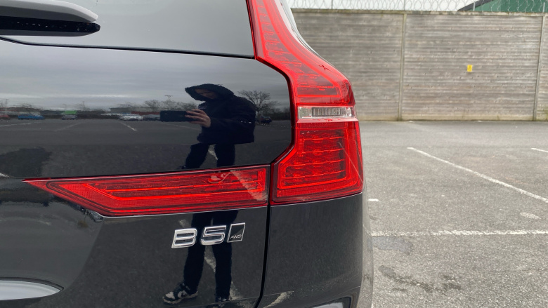 Volvo XC60 2.0 B5P Ultra Dark 5dr AWD Geartronic Petrol Estate